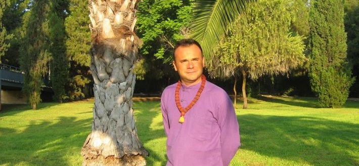 "С учителя Кирил Стоянов "